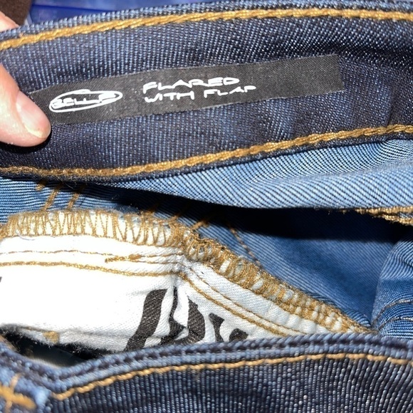 William Rast Belle Flare Jeans. Size 27 GUC flared with Flap - Picture 4 of 6